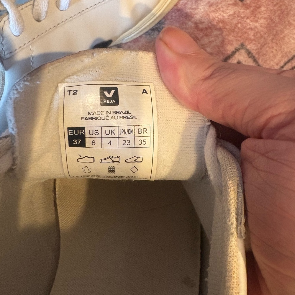 Veja White Leather Sneakers with Black Details, size 6 (US), 37 (EU) - Picture 7 of 10